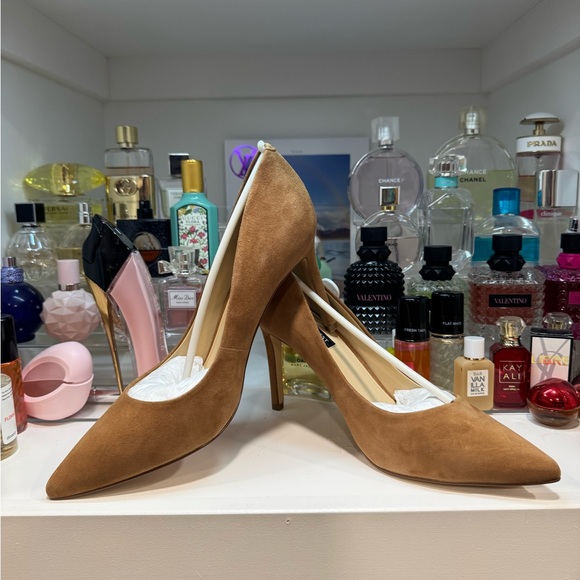 Nine West Tan Heels Sleek Suede Design - Picture 2 of 6